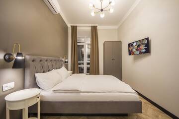 Апартаменты Делюкс с балконом - ул. Антоновича, 24 в Апартаментах DayFlat Apartments